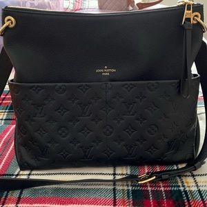 🔆SALE🔆 100% Authentic Louis Vuitton Handbag